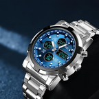 Detailansicht einer Analog-Digital-Armbanduhr im Militärstil
