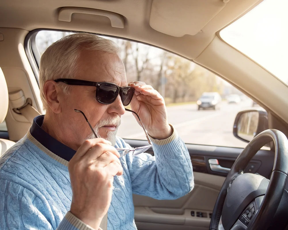 Fahrer und blendendes Sonnenlicht